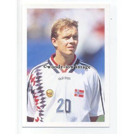 TC0046 - Norway Defender - Henning Berg - postcard Barratt Europes Best