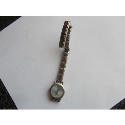WATCHES / SPARE PARTS OR RENOVATE (10/01)