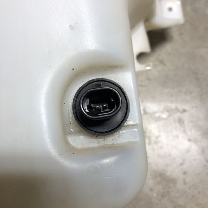 GM 19120261 OEM Washer Fluid Reservoir + Pump 15140461 + Level Sensor 13319533