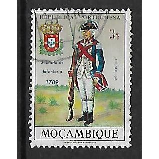 MOZAMBIQUE 1967 PORUGESE MILITARY UNIFORMS 3c INFANTRYMAN 1789 SG588 FINE USED#2