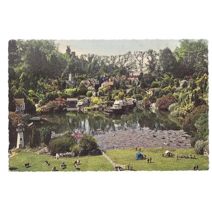 BEKONSCOT MODEL VILLAGE, BEACONSFIELD, BUCKINGHAMSHIRE unused postcard =