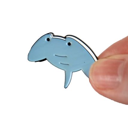 Stingray Pin Badge Lapel Brooch Collectable 3.4 x 2.4 cm Fish Fun Enamel BA171