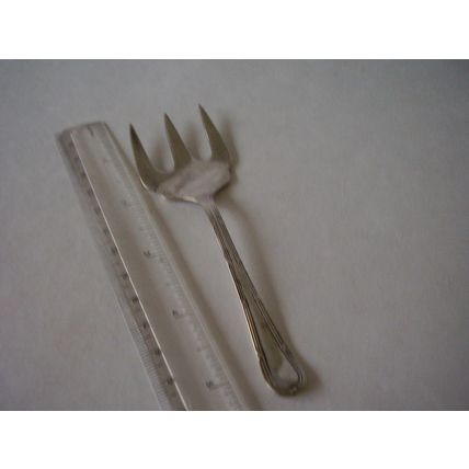 Antique 'Reed & Ribbon' Victorian Edwardian Meat Bread Muffin Fork Silver Plated
