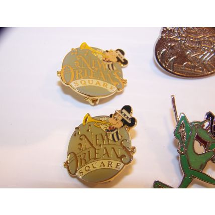 DISNEYLAND PINS AND 45 YEAR COIN GOOFY MICKEY NEW ORLEANS SQUARE