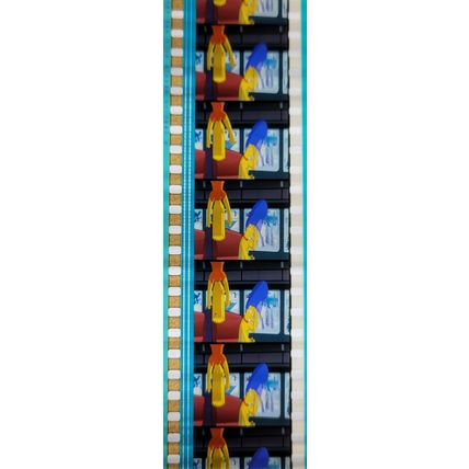 Simpsons Movie. Pk GEB - B037k . 1 STRIP OF 5 - 35MM FILM CELLS