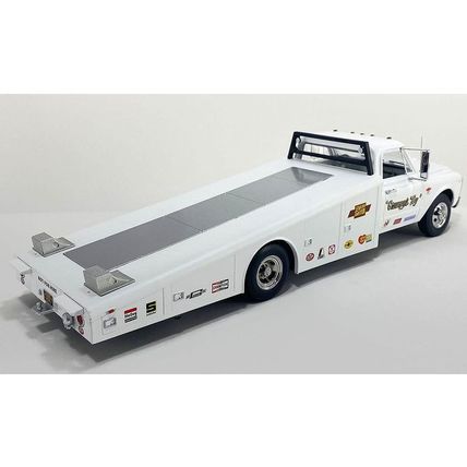 1/18 ( IT 105 ) 1967 Chevrolet C-30 Ramp Truck White "Grumpy's Toy" Limited