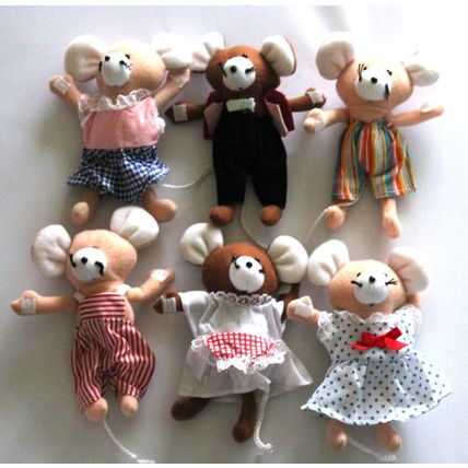 Vintage Fairy-Footsteps Mice Family Velour Plush Toy