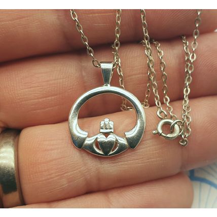 Vintage 925 Sterling Silver Irish Claddagh Heart Pendant Necklace