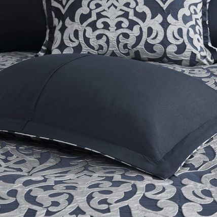 Madison Park Odette Cozy Comforter Set Jacquard Damask Medallion Design - Modern