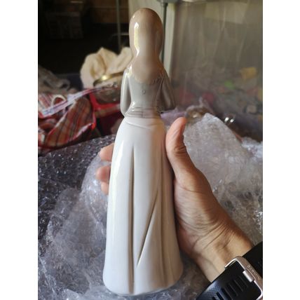 Mirete Figurine Girl With Flowers