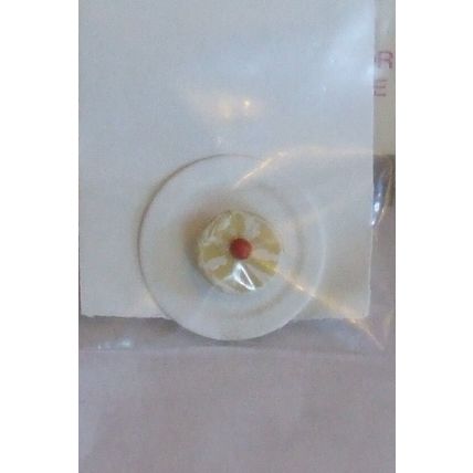 CHERRY BUN ON PLATE, HAND MADE, DOLLS HOUSE, 12th. SCALE (n40)