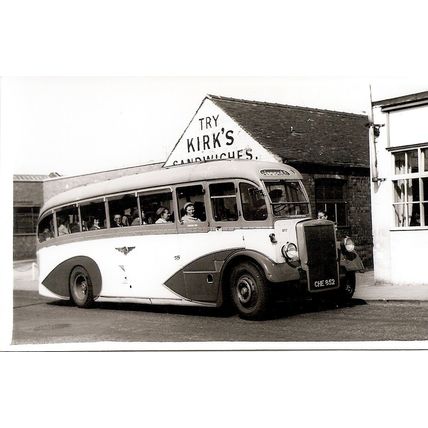 Black & White Photograph of Yorkshire Traction Co. Ltd. - CHE 852