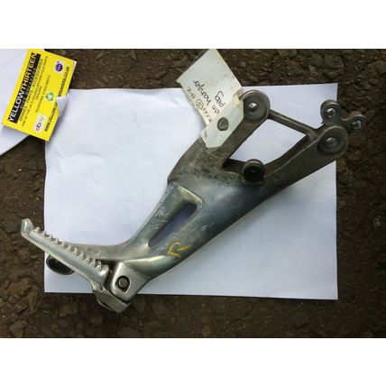 HONDA CBR1100 BLACK BIRD RIGHT PILLION FOOT HANGER & PEG #2(CON-B)