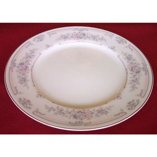 Royal Limited China Dinner Plates ANTIQUE LACE pattern
