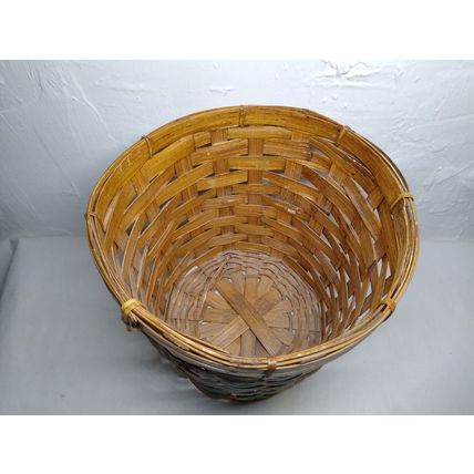 Light/Medium Brown Wicker Woven Band Round Basket w/ Holly Berry Painted Design