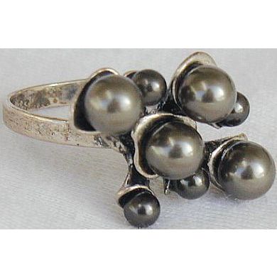 Brown grapes ring