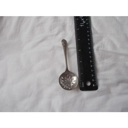 SUGAR SIFTER SPOON / EP NS / / (24/01) AS PHOTO SHOWS FREE POSTAGE U K