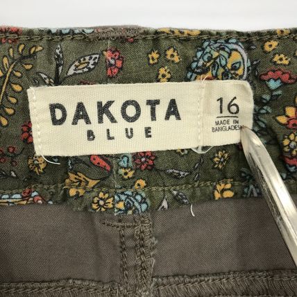 Dakota Blue Women's Mid Rise Stretch Flat Front Shorts Olive Size 16 Casual