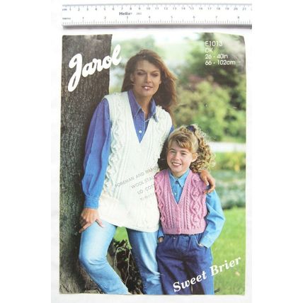 Vintage: Jarol E1013 cabled waistcoats, DK