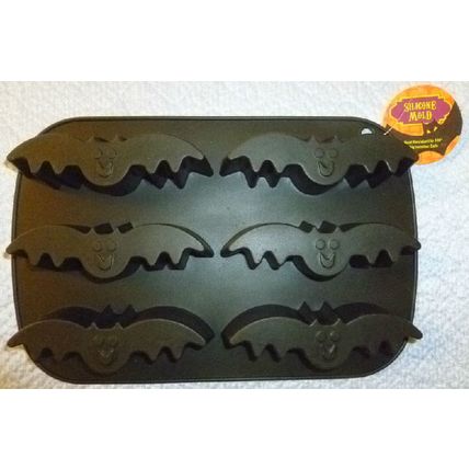 "HALLOWEEN BLACK SILICONE BAT CUPCAKE 3 in 1 PAN OVEN MICROWAVE FRIDGE FREEZER"