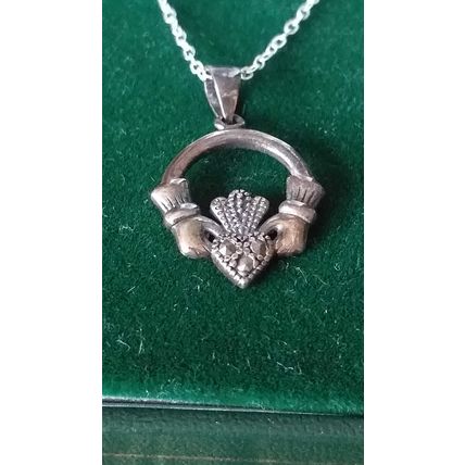 Vintage 1990-s Irish Celtic Claddagh 925 Sterling Silver Necklace in Box.