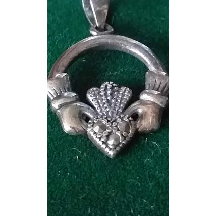 Vintage 1990-s Irish Celtic Claddagh 925 Sterling Silver Necklace in Box.