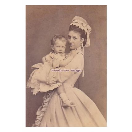 rs1745 - British Queen Alexandra carries her son Prince George V, print 6x4