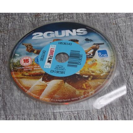 2 GUNS : EX-RENTAL LOVEFILM BLU RAY : disc only-no case