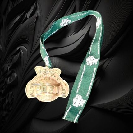 1997 Walt Disney World Wide World of Sports Marathon Medal Medallion & Lanyard