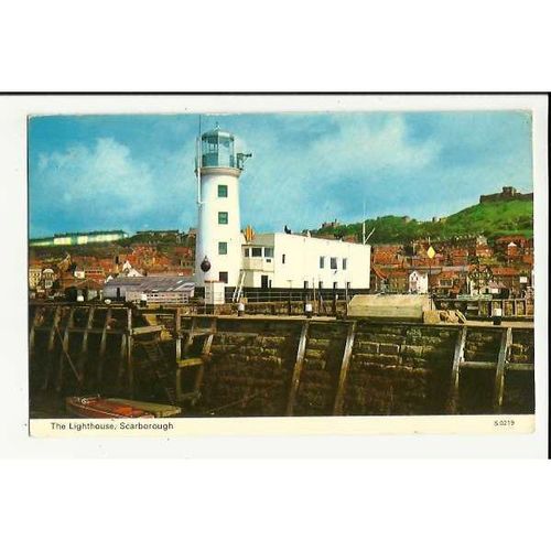 Yorkshire SCARBOROUGH Lighthouse Postcard by Dennis (S.0219)