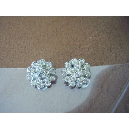 Vintage Earrings Chrysanthemum Flower Head White Crystal Clip-on Retro Clips