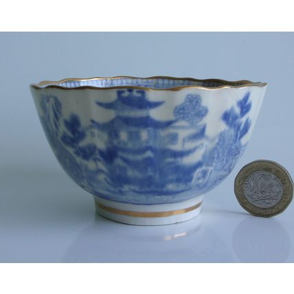 Miles Mason Broseley Willow Tea Bowl Greek Key Gilding c.1805.
