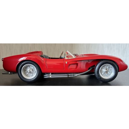 CMC M-071A Ferrari 250 Testa Rossa, 1958 "Pontoon Fender", Signed 1/18 - MINT