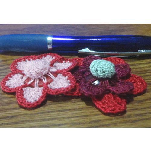 Button flowers #bf016 lot of 2 crochet decoration adornment embellishment motif