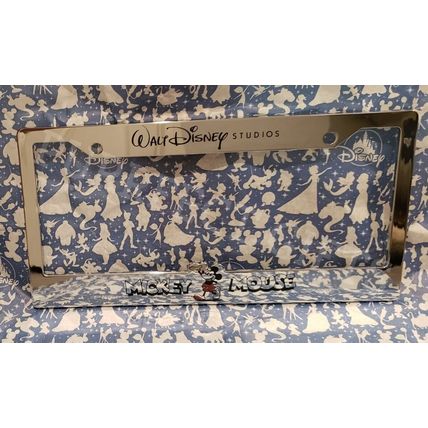 WALT DISNEY STUDIOS EXCLUSIVE MICKEY CHROME LICENSE PLATE FRAME HOLDER~NEW~HTF~