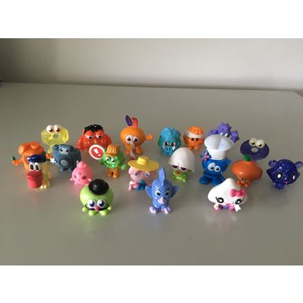 20 PIECE JAPANESE MINI FANTASY FIGURINES