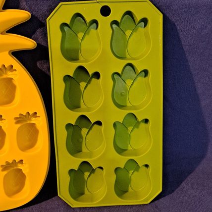 Lot 2 Silicone PINEAPPLE & TULIPS ICE CUBE TRAYS Candy Molds Chocolate Wax