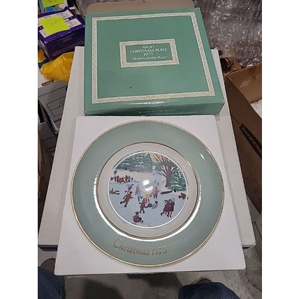 Avon Collector Plate Christmas 1975 "Skaters On The Pond"