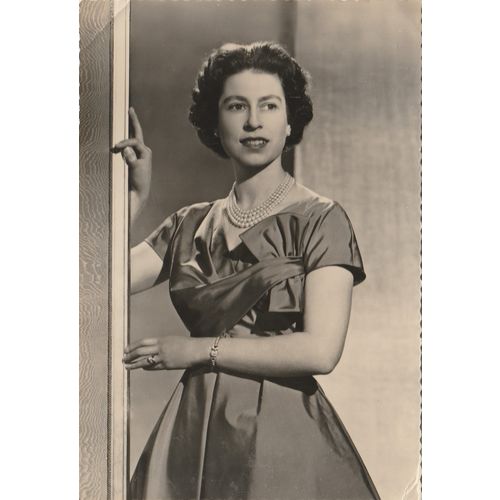 H.M. Queen Elizabeth II Royalty Postcard (ROY1273)