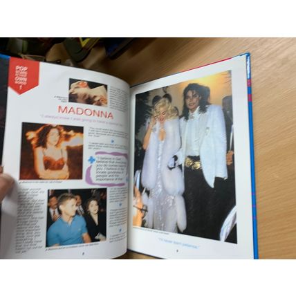 1991 "TOP OF THE POPS ANNUAL 1992" ILLUSTRATED VINTAGE MUSIC HARDBACK BOOK (P3)