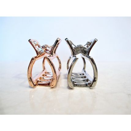Small rose gold or silver tone metal hair claw clip