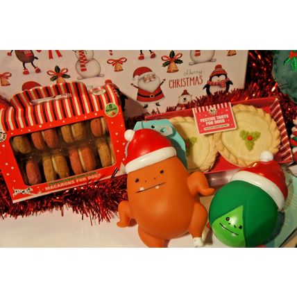 ULTIMATE DOG CHRISTMAS TREAT & TOY HAMPER XMAS GIFT BOX FILLED WITH FESTIVE FUN