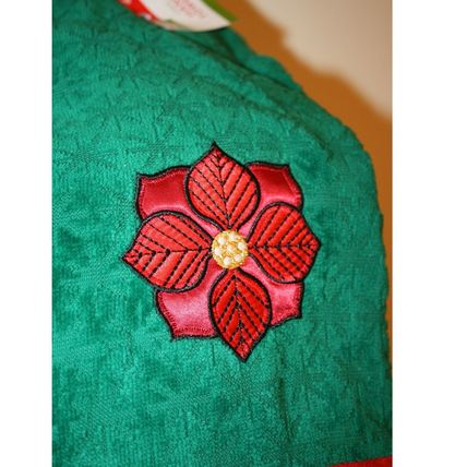 Holiday Designs 2 Sets NEW Christmas Holiday Hand Towels from Target