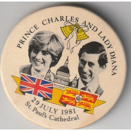 ROYALTY Metal Pin Badge - Prince Charles and Lady Diana's Wedding 1981 (BZ81)