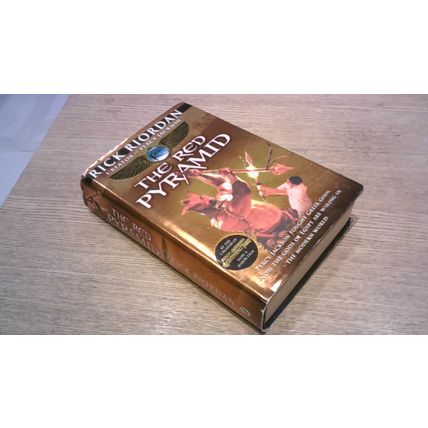 The Red Pyramid. Rick Riordan (Hardback) 2010