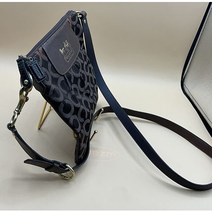 A rare Vintage Brown Classic C Print Coach Crossbody See Description!