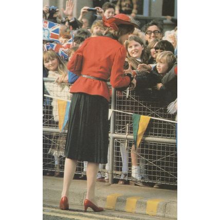 Children Crazy at Princess Diana Caernarvon Wales 1981 Postcard