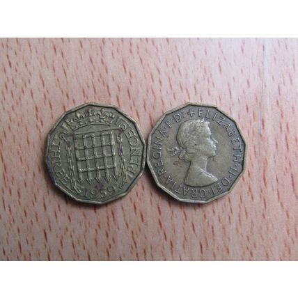 GB 1959 Elizabeth II Brass Threepence 3d Coin