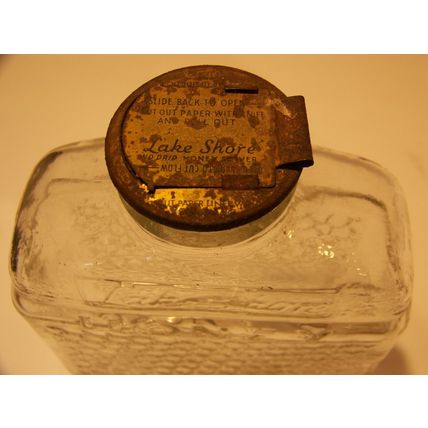 VINTAGE LAKE SHORE HONEY BOTTLE WITH NO DRIP METAL LID HONEYCOMB DESIGN