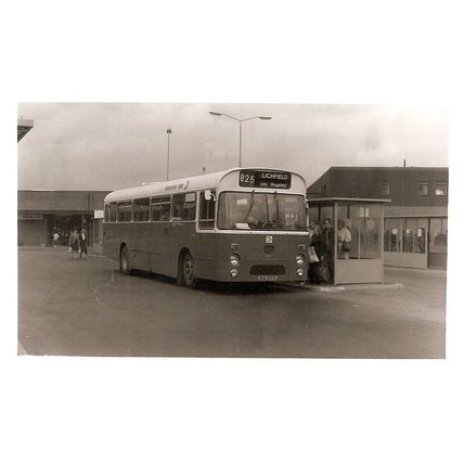Black & White Photograph of B.& M.M.O. Co. Ltd. - Midland Red - JHA 207L